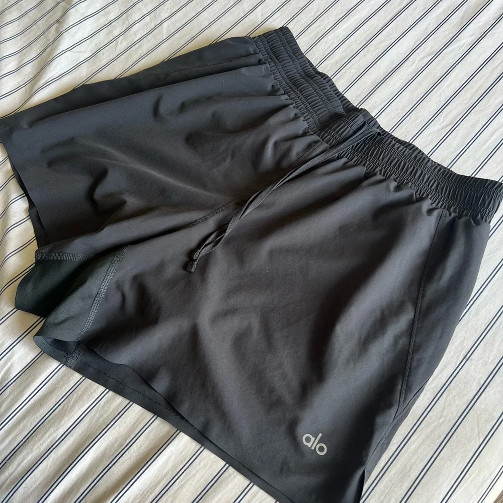 ALO Yoga Women's Athletic Black Shorts Size Medium - Picture 3 of 8